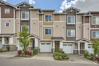 Building Photo - Modern Furnished Townhome in Prime Kent Lo...