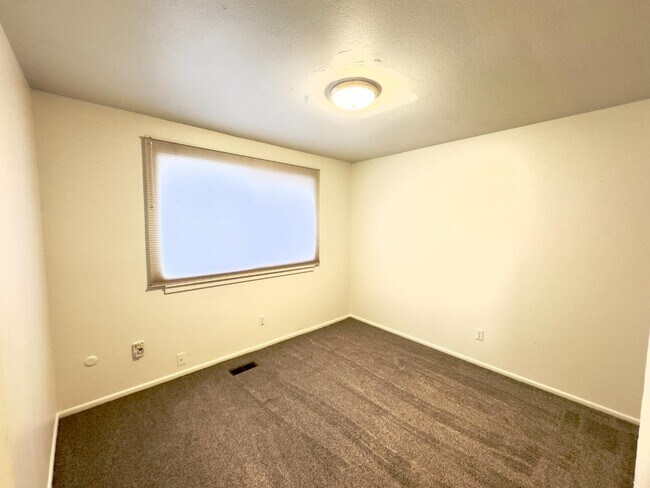 Building Photo - 171 S 900 W
