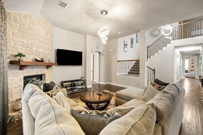 Building Photo - Fully Furnished Home in South Grand Prairi...