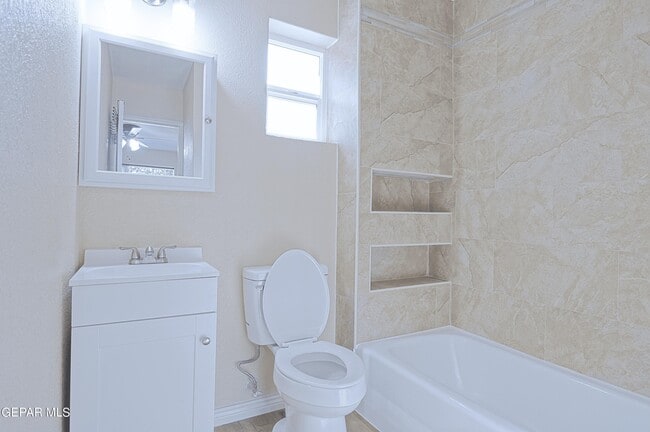 Building Photo - 4433 Yandell Dr