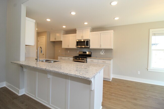 Building Photo - 588 Utah Ave