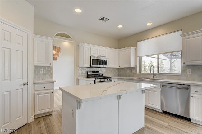 Building Photo - 9475 McCombs St