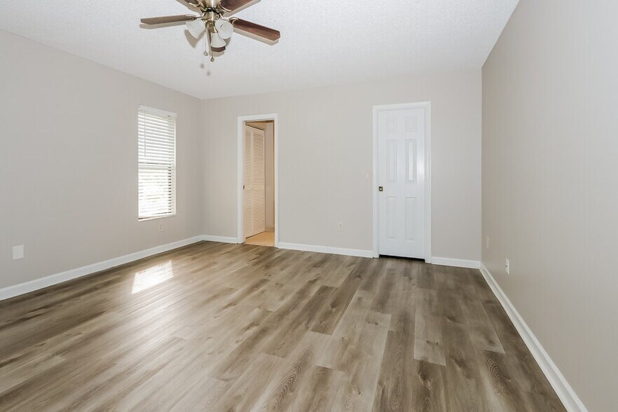 Building Photo - 1653 Primrose Ln
