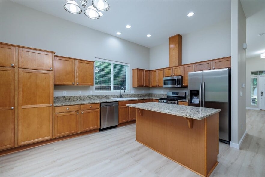 Granite Countertops - 281 N Royal Oak St