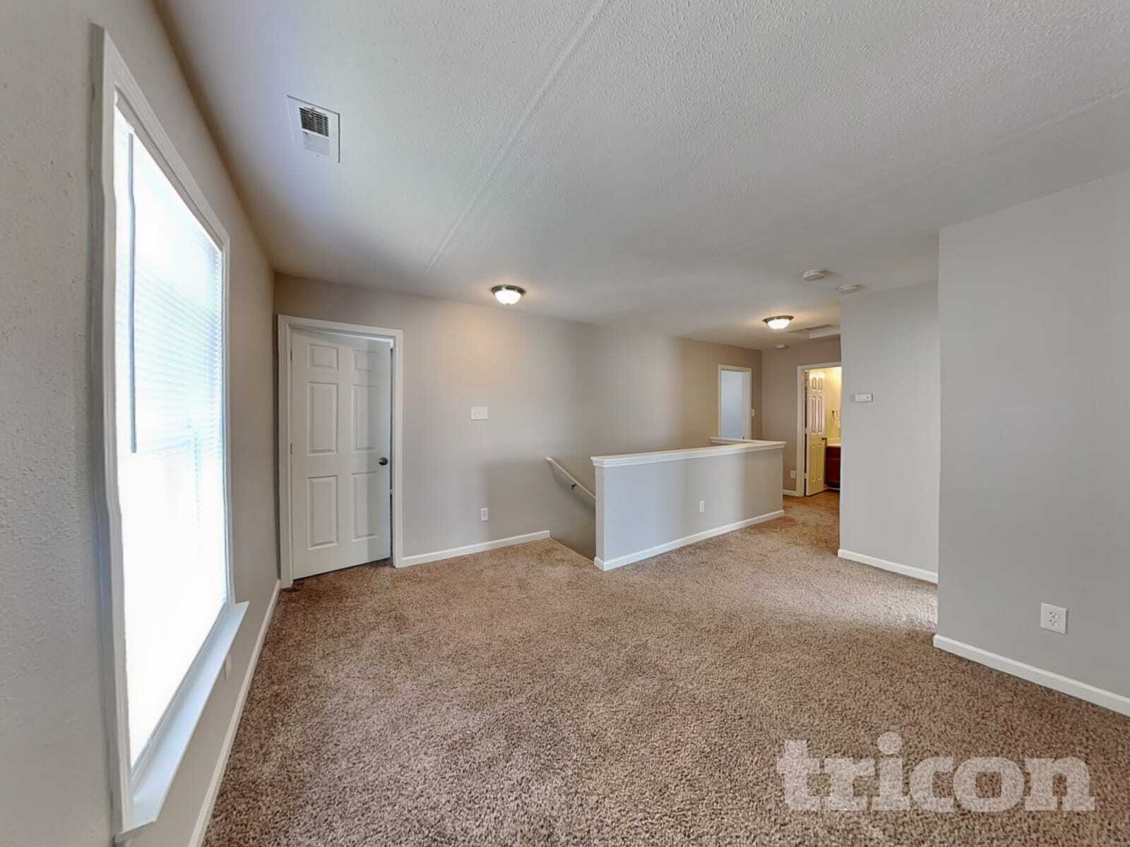 Building Photo - 927 Littleton Dr