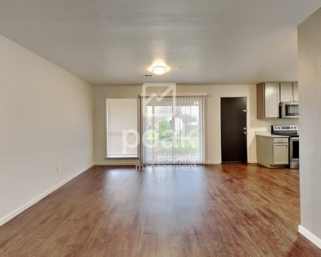 Building Photo - $1799! Beautiful 3Bed/2Bath home in FORT WORTH! Free application through 8/10! See information in...
