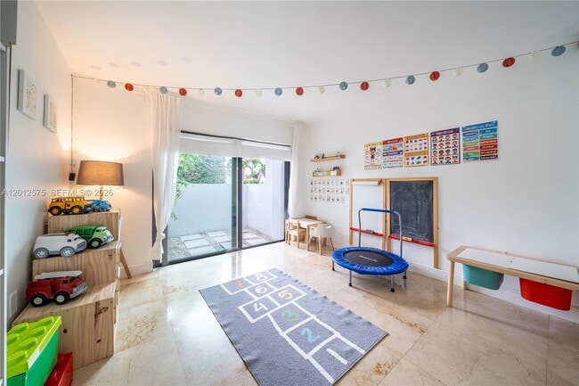 Building Photo - 330 SW 133rd Pl