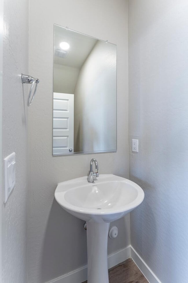 Building Photo - 432 S 32nd St