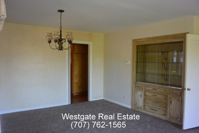 Building Photo - 3 Bed/2 Bath Single Level Country Home with Ample Storage and Gardening Assistance