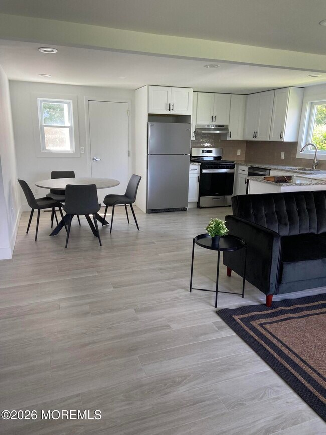 Building Photo - 666 Ocean Ave N