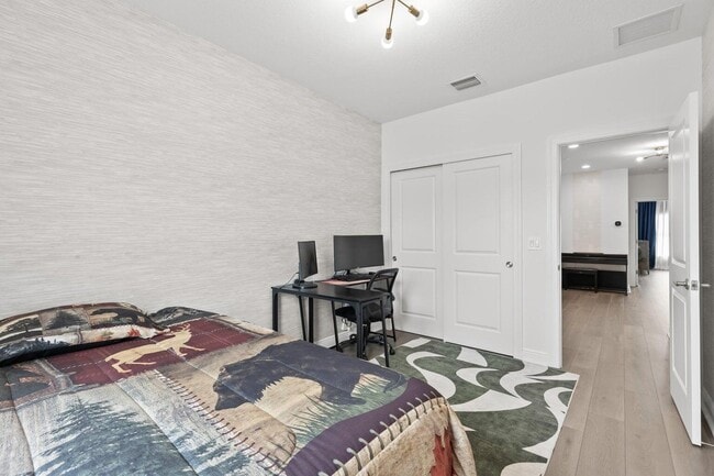 Building Photo - 587 Sanderling Cir