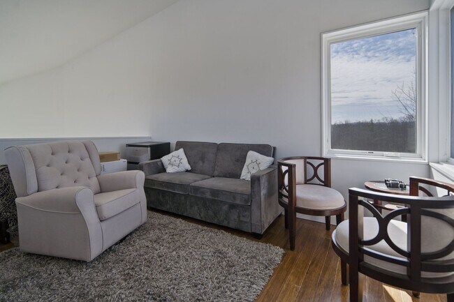 Building Photo - 135 Muzzy Rd