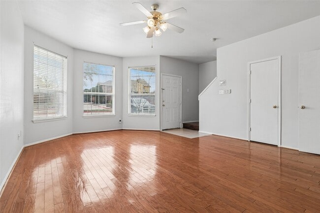 Building Photo - 3805 Brandon Park Dr