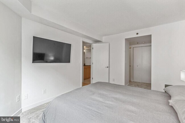 Building Photo - 7500 Woodmont Ave