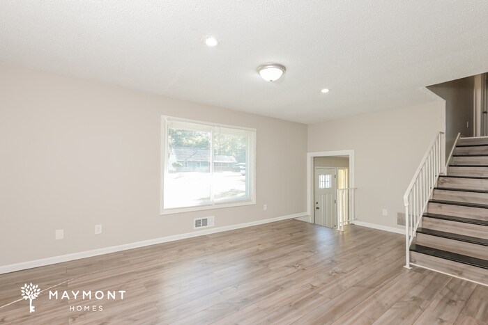 Building Photo - 7050 Merrywood Dr