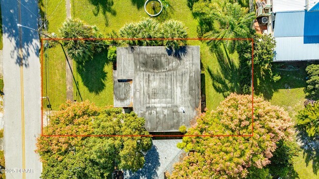 Building Photo - 930 Daytona Ave