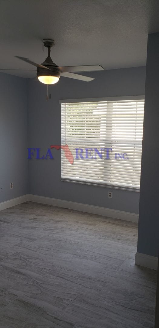 Building Photo - 4 BR / 3 FULL BATH (INCLUDES 2 MASTERS) 2 STORY (NEAR DISNEY!) GATED COMMUNITY WITH COMMUNITY POO...