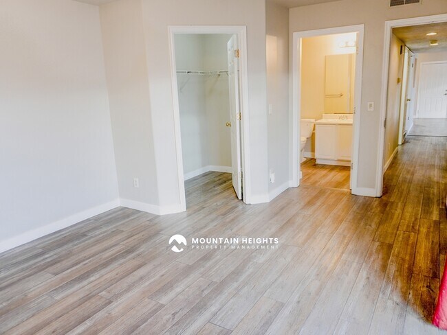 Building Photo - 26 W 7500 S