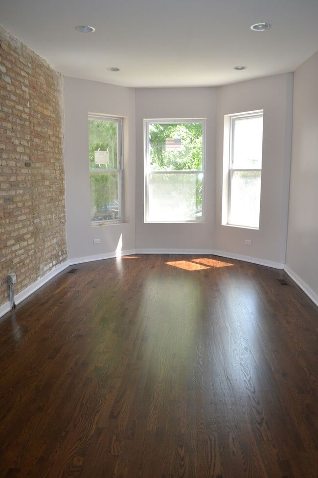 Building Photo - 3342 W Beach Ave