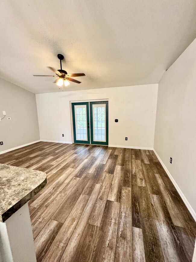 Building Photo - Spacious 3 Bedroom 2 Bath home, close to lake Minneola and Downtown Clermont