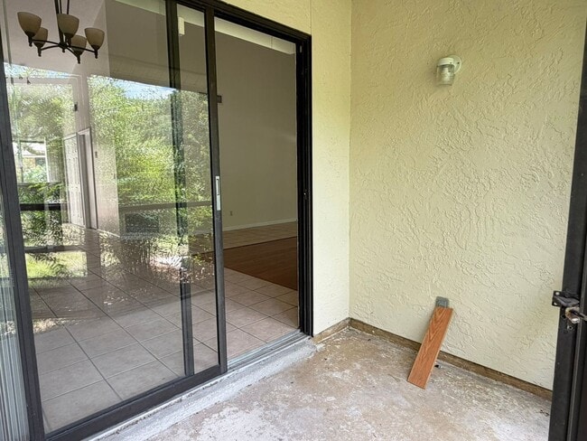 Building Photo - 7386 Spring Villas Cir