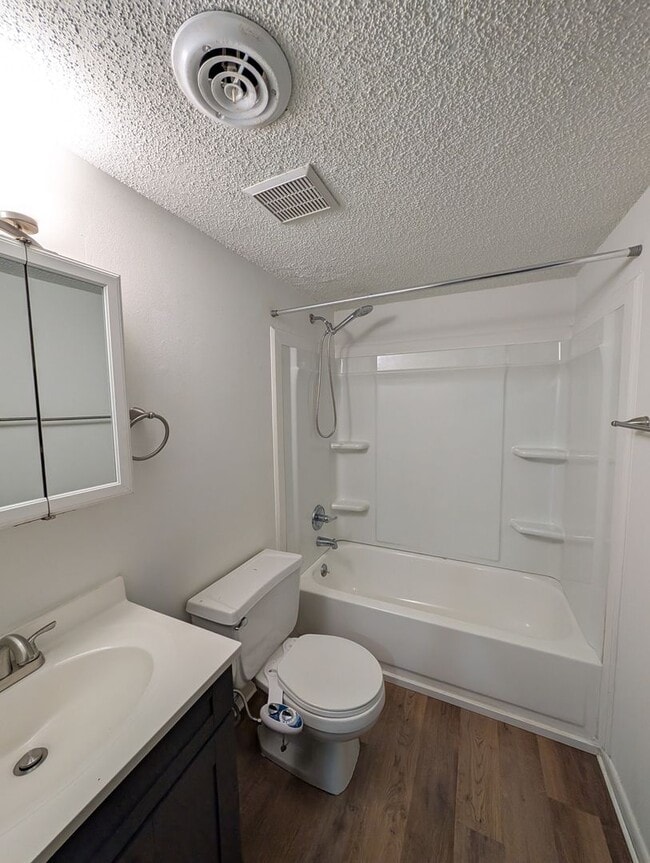 Building Photo - Black Mountain Apartment Rental-Genesis Circle