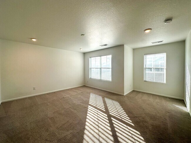 Building Photo - Senderos Creek 3bd paired home