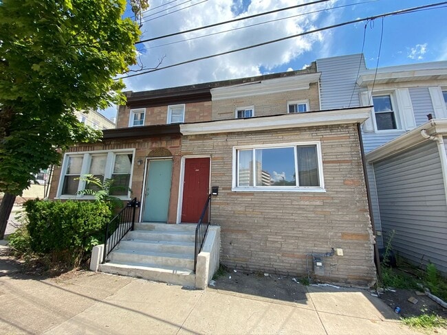 Building Photo - Spacious 3 Bedroom Oakland Townhouse with ...