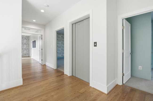 Building Photo - 1618 N Danville St