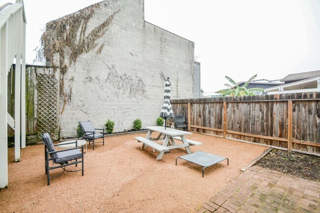 Building Photo - 2612 Crocker St