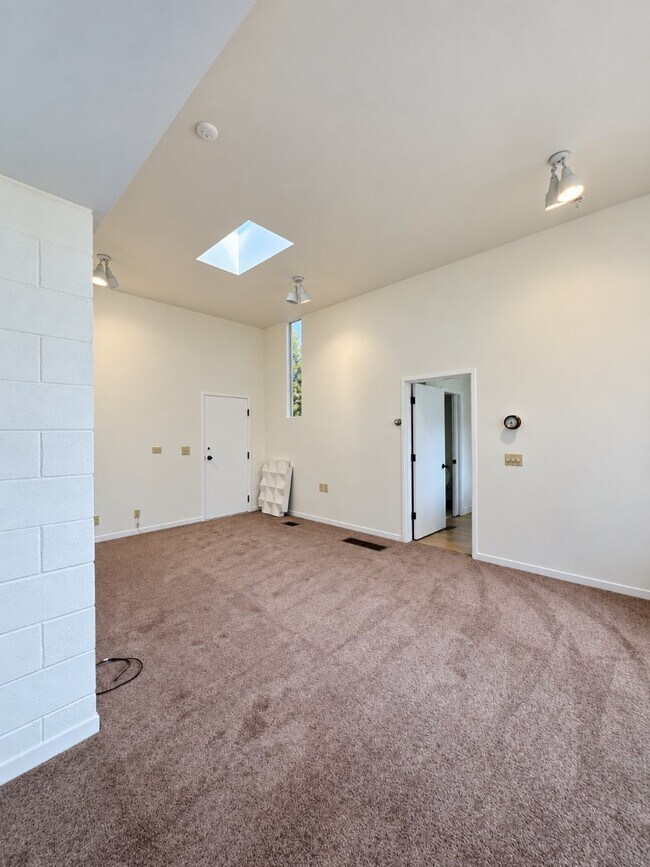 Building Photo - 309 Mar Vista Dr