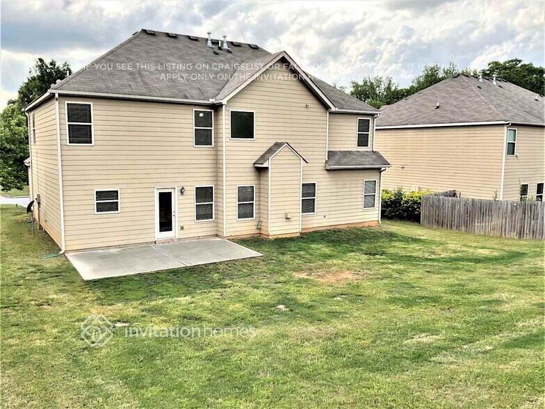 Building Photo - 4925 Carriage Bridge Ln