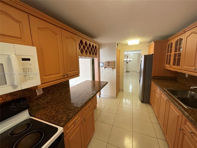 Building Photo - 895 W 79th Pl