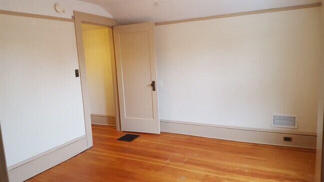 Building Photo - 2330 SE Tamarack Ave