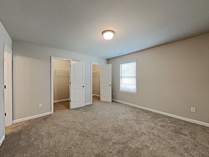Building Photo - 1054 Wedgewood Ct NE