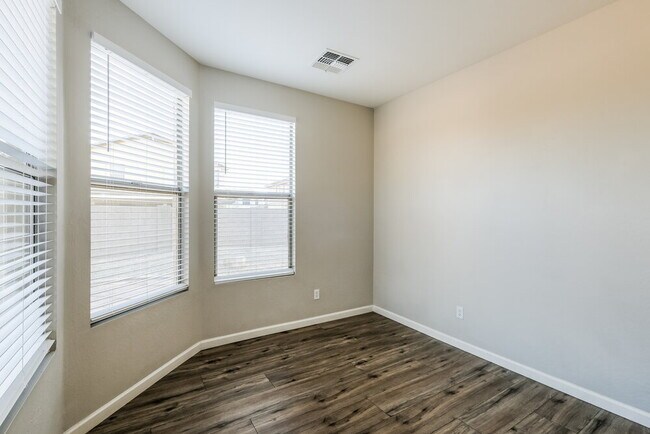 Building Photo - 3014 W Donner Dr