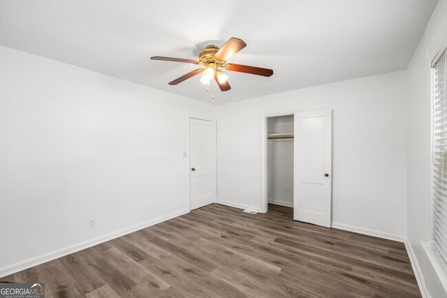 Building Photo - 1801 Crestridge Dr SE