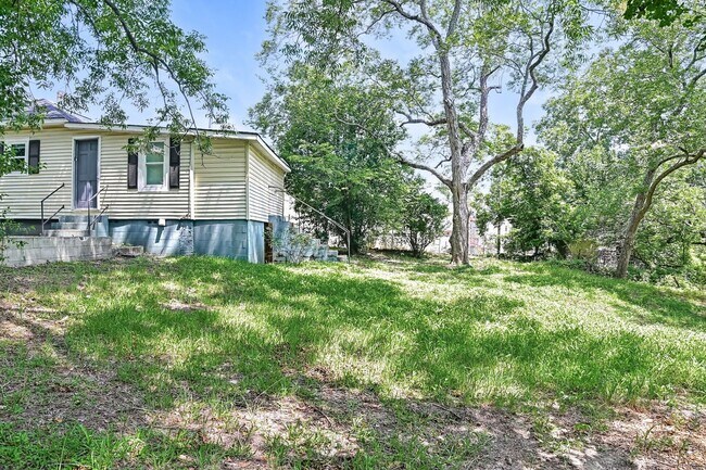 Building Photo - 5224 Ridgeway St