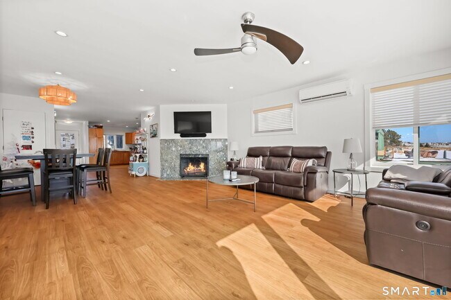 Building Photo - 1895 Fairfield Beach Rd