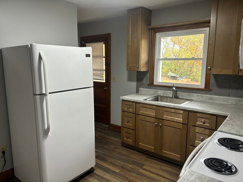 Building Photo - 208 Ricker Ave