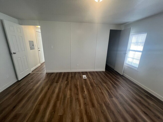 Building Photo - 3405 Cesar Chavez Dr