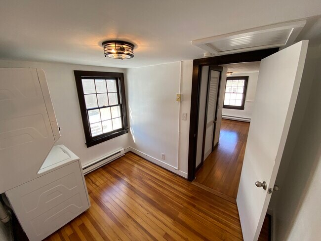 Building Photo - 54 Bridge St