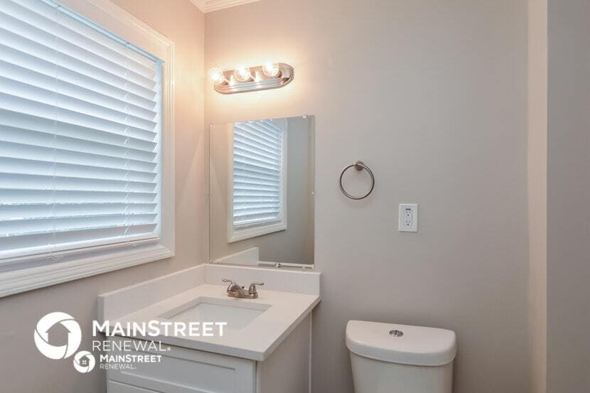 Building Photo - 3000 Lakeridge Dr SE