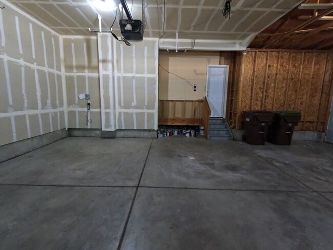 Building Photo - 2215 Harvest St