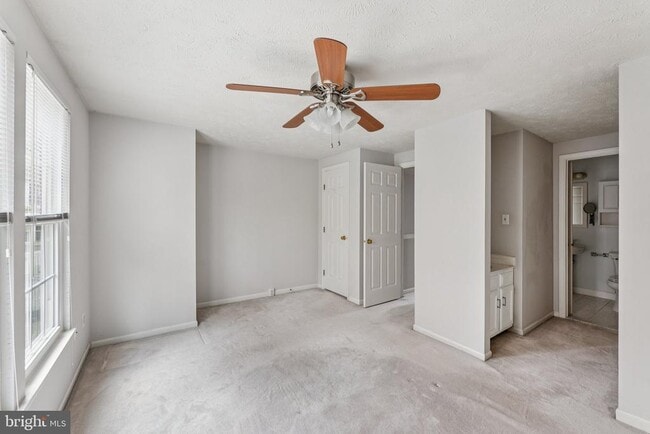 Building Photo - 1581 Woodcrest Dr