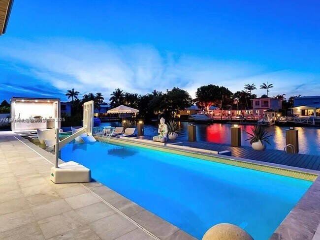 Building Photo - 2225 NE 19th St