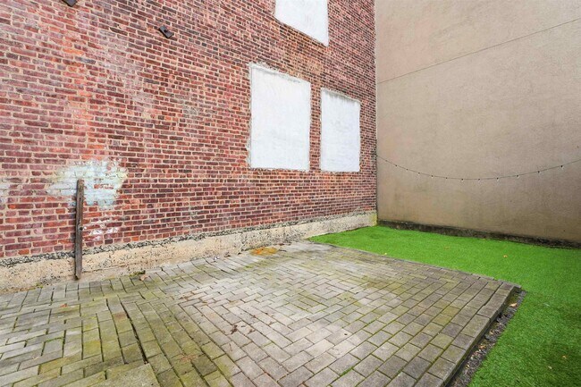 Building Photo - 405 4th St