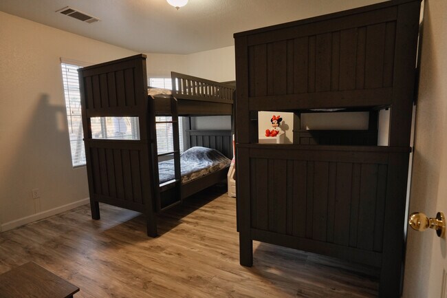 Building Photo - 16087 Bubbling Wells Rd