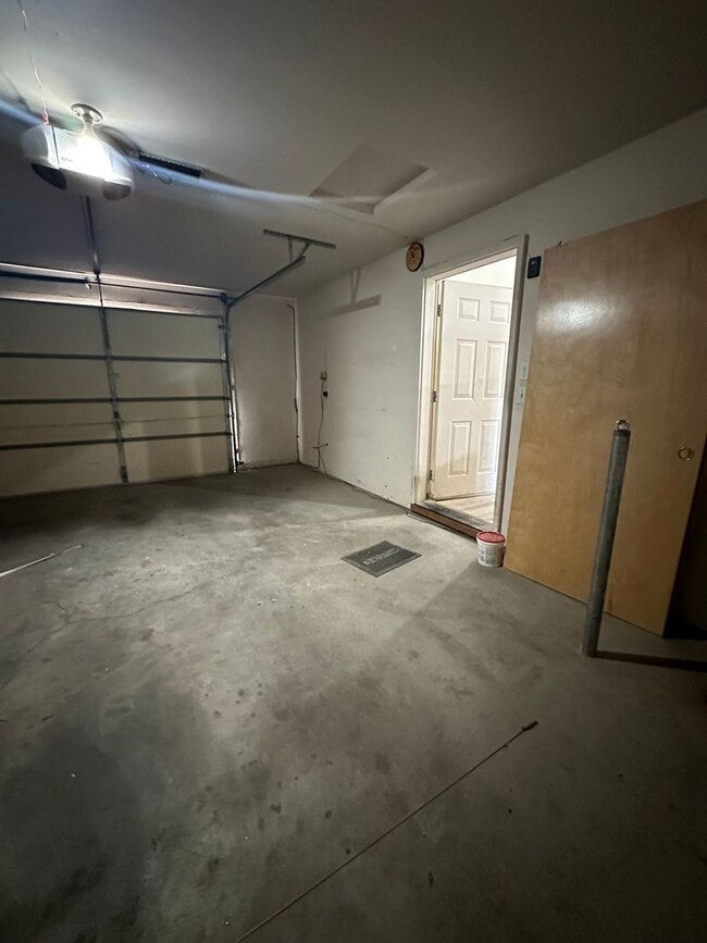 Building Photo - 2144-2146 SW Reindeer