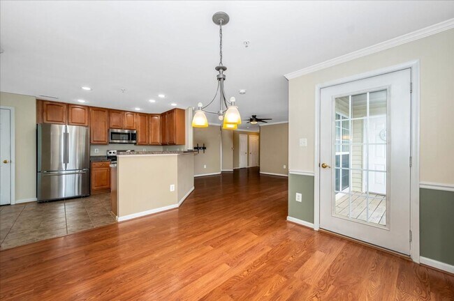 Building Photo - 2501 Hemingway Dr